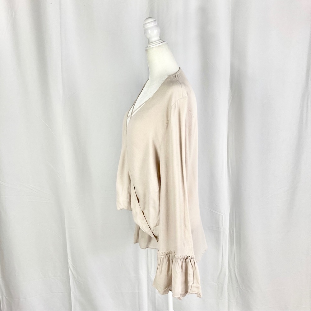 Vestique bell sleeve blouse size L - Picture 5 of 7